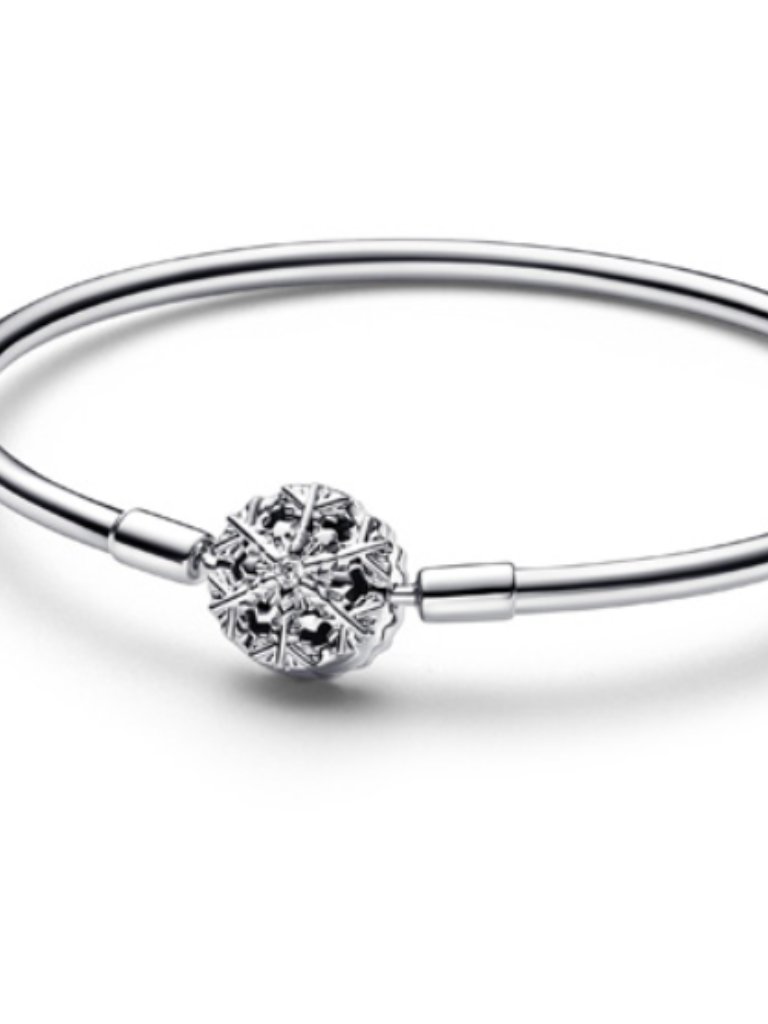 Brand New Silver Sparkling Snowflake Clasp Bangle
